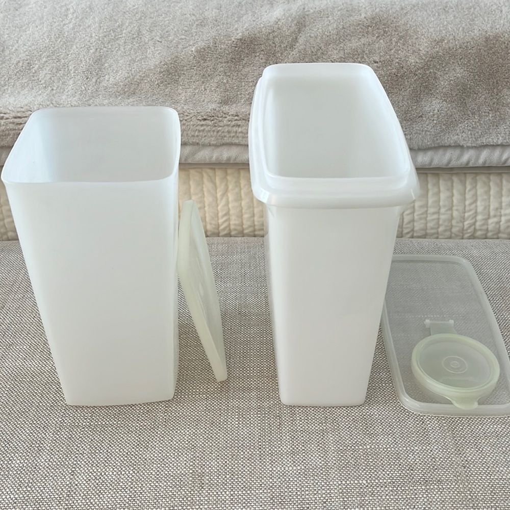 Vintage Tupperware canisters set of 2 with lids